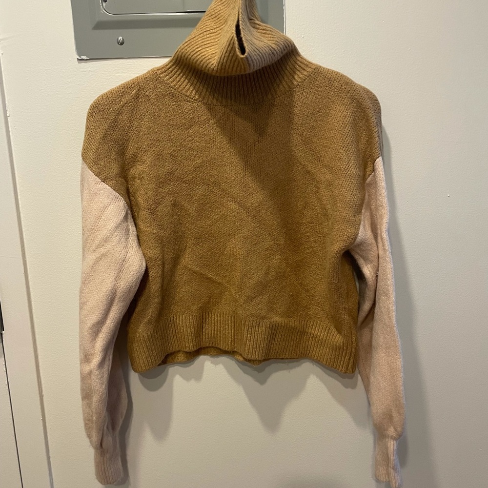 F21 color block turtleneck cropped sweater sz M